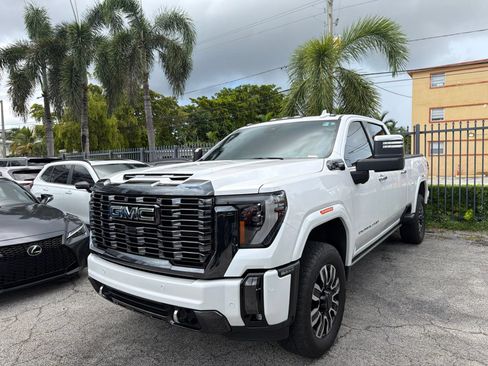 Used 2024 GMC Sierra 2500 Denali Ultimate AWD/4WD image 1