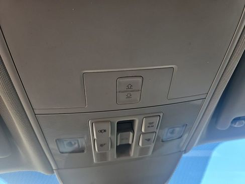 Used 2023 Volkswagen Taos SE w/ Panoramic Sunroof Package image 26