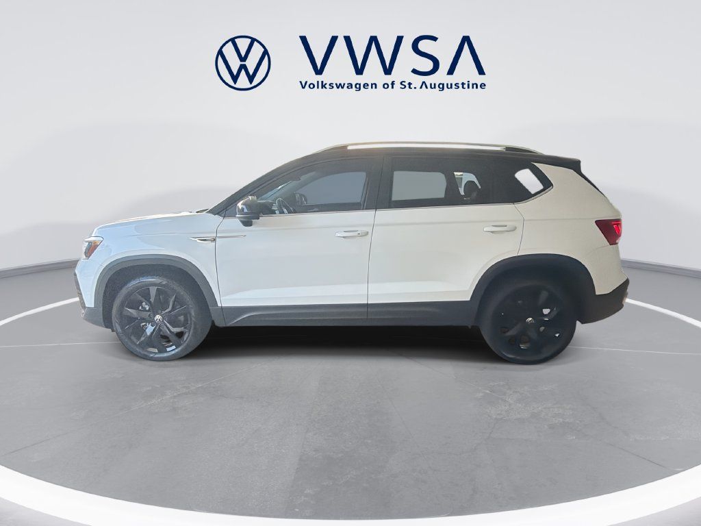 Certified 2023 Volkswagen Taos SE w/ Panoramic Sunroof Package FWD image 4