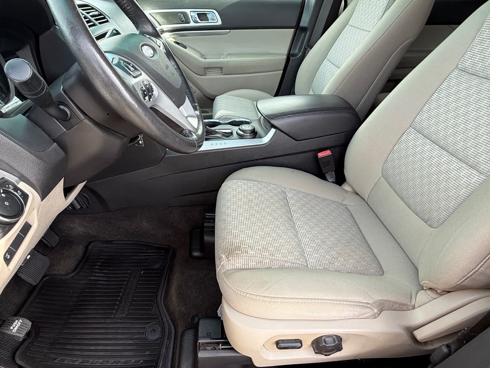Used 2015 Ford Explorer XLT w/ Equipment Group 201A AWD/4WD image 13