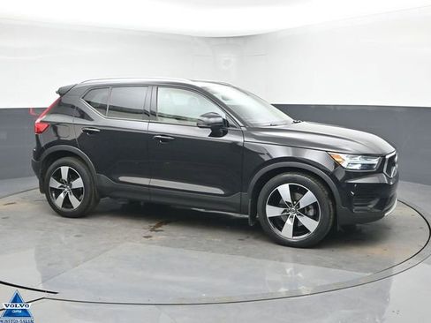 Used 2020 Volvo XC40 T5 Momentum w/ Protection Package Premier image 1