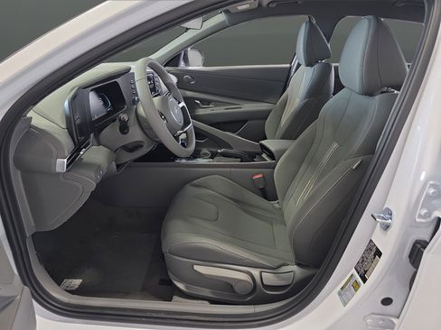 Used 2025 Hyundai Elantra Sport FWD image 4