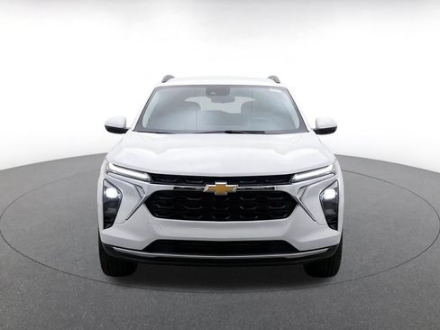 Used 2025 Chevrolet Trax LT w/ LT Convenience Package FWD image 2