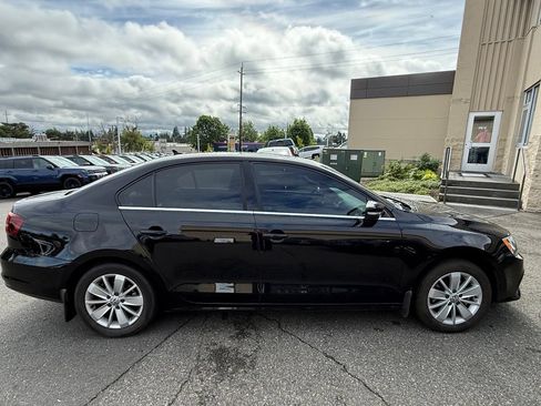Used 2016 Volkswagen Jetta SE FWD image 3