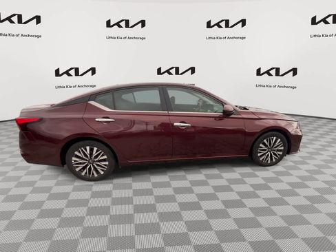 Used 2024 Nissan Altima 2.5 SV w/ SV Premium Package FWD image 9