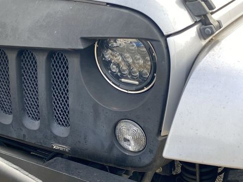 Used 2016 Jeep Wrangler Unlimited Sahara image 10