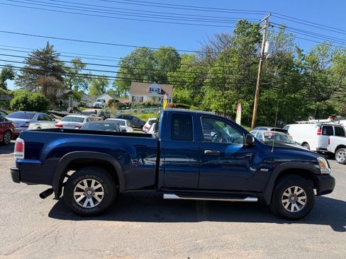 Used 2006 Mitsubishi Raider DuroCross RWD image 4