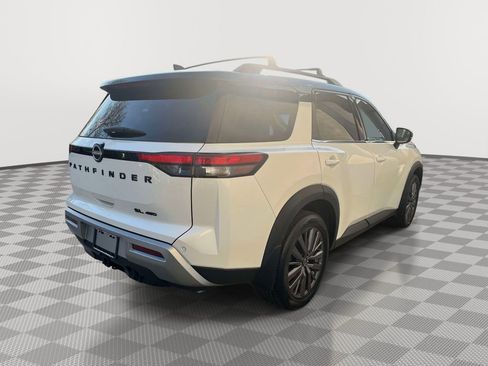 Used 2024 Nissan Pathfinder SL w/ SL Premium Package image 2