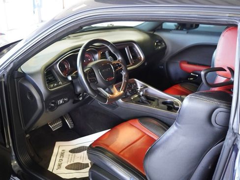 Used 2019 Dodge Challenger SRT Hellcat w/ Widebody Package image 18