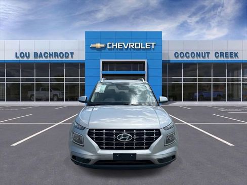 Used 2025 Hyundai Venue SEL FWD image 4