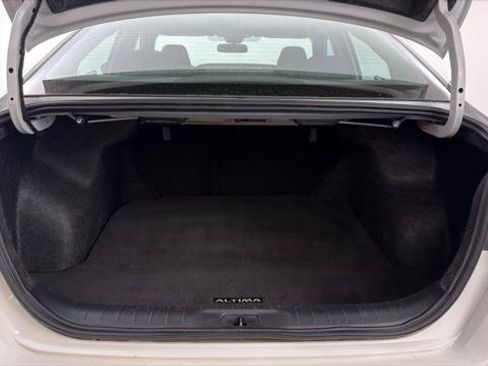 Used 2025 Nissan Altima 2.5 SV FWD image 14