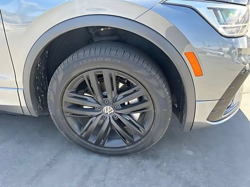 Used 2022 Volkswagen Tiguan SE R-Line AWD/4WD image 11