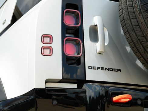 Used 2023 Land Rover Defender 110 X image 59