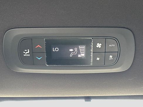 Used 2019 Chrysler Pacifica Touring Plus w/ S Appearance Package FWD image 28