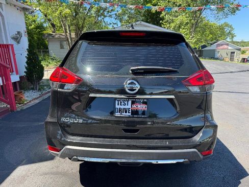 Used 2020 Nissan Rogue S FWD image 9