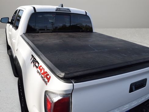 Used 2022 Toyota Tacoma TRD Off-Road AWD/4WD image 7
