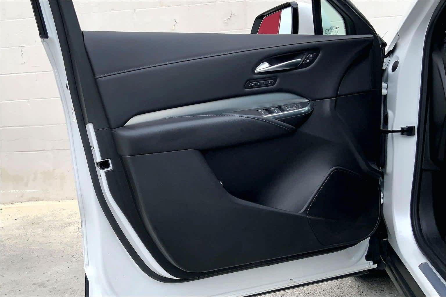 Used 2023 Cadillac XT4 Premium Luxury w/ LPO, Onyx Lite Package FWD image 27