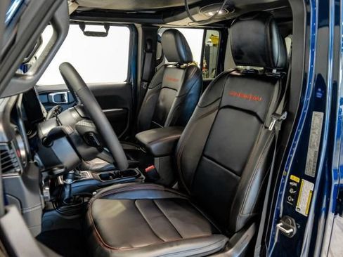 Used 2025 Jeep Wrangler Unlimited Rubicon AWD/4WD image 45