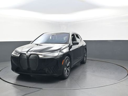 Used 2024 BMW iX xDrive50 w/ Premium Package AWD/4WD image 6