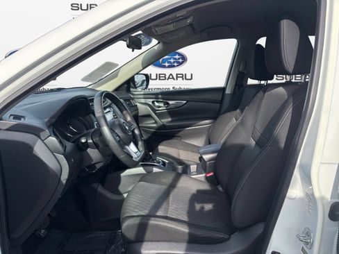 Used 2017 Nissan Rogue SV AWD/4WD image 10