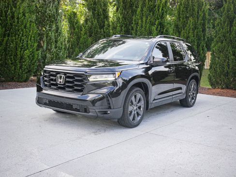 Used 2025 Honda Pilot Sport image 5
