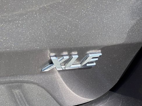 Used 2013 Toyota Sienna XLE FWD image 39