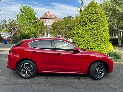 Used 2020 Alfa Romeo Stelvio Ti w/ Active Blind Spot Package AWD/4WD image 8