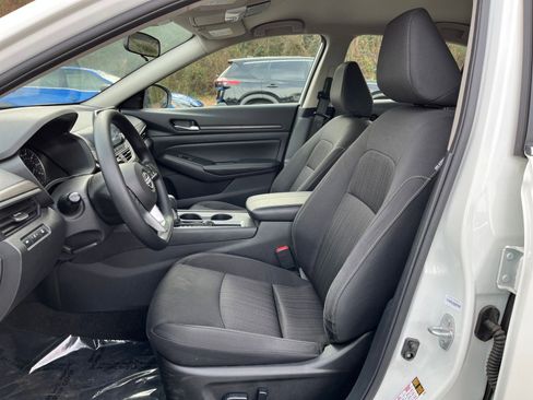 Used 2025 Nissan Altima 2.5 SV image 25