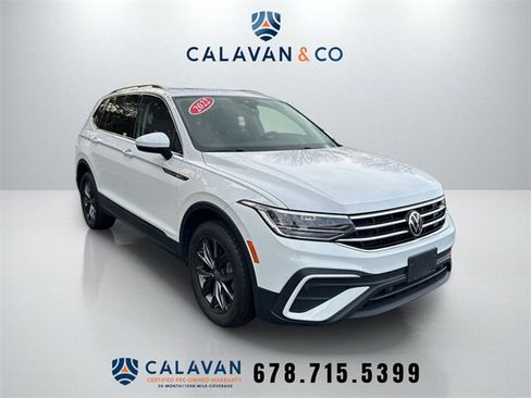 Used 2022 Volkswagen Tiguan SE image 1
