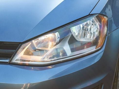 Used 2015 Volkswagen Golf S image 5