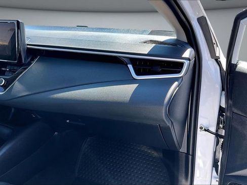 Used 2025 Toyota Corolla LE image 25