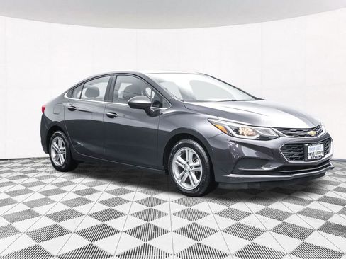 Used 2017 Chevrolet Cruze LT image 38