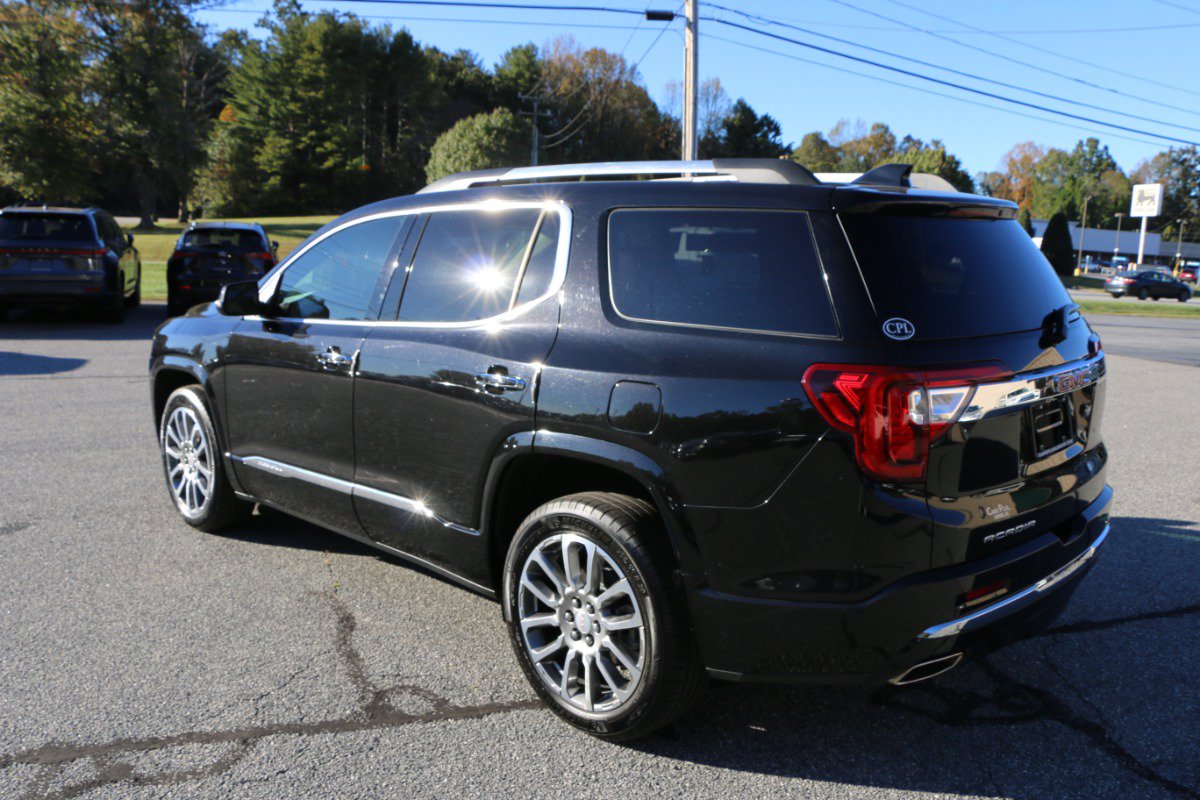 Used 2023 GMC Acadia Denali w/ Denali Ultimate Package FWD image 3