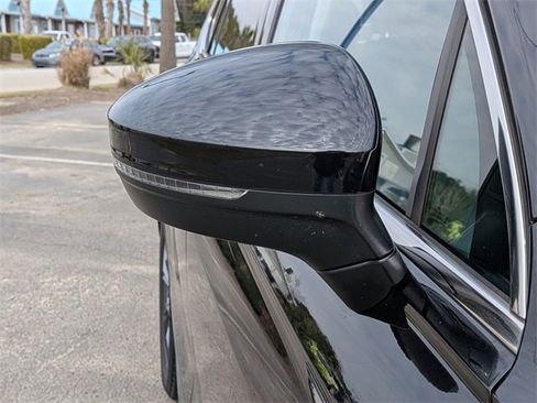 Certified 2023 Volkswagen Tiguan SE w/ Panoramic Sunroof Package image 11