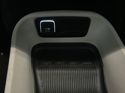 Used 2024 Chrysler Pacifica Touring-L FWD image 31