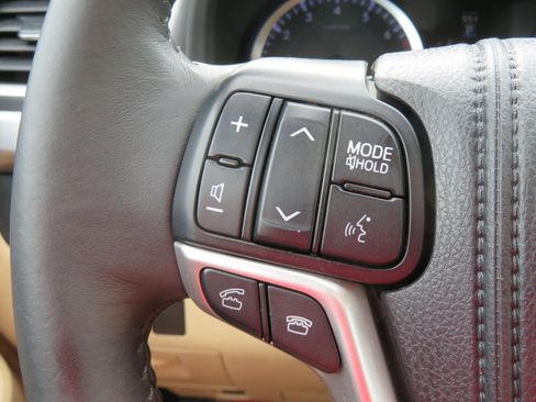 Used 2015 Toyota Highlander Limited image 20