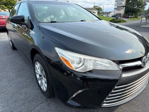 Used 2017 Toyota Camry LE FWD image 5