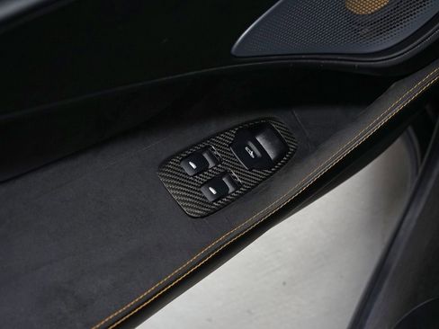 Used 2018 McLaren 570S Spider image 22