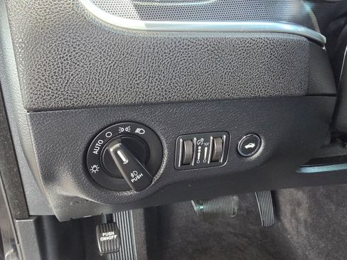 Used 2015 Dodge Charger SXT RWD image 15