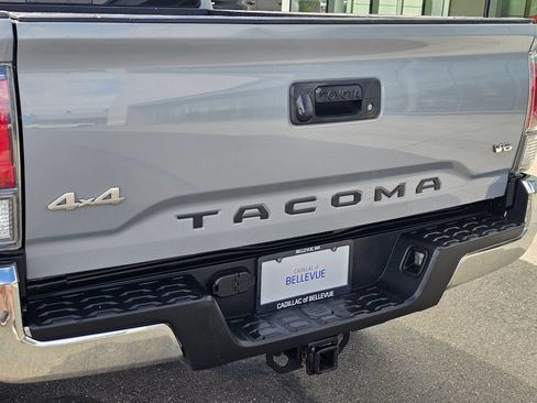 Used 2021 Toyota Tacoma TRD Off-Road AWD/4WD image 15