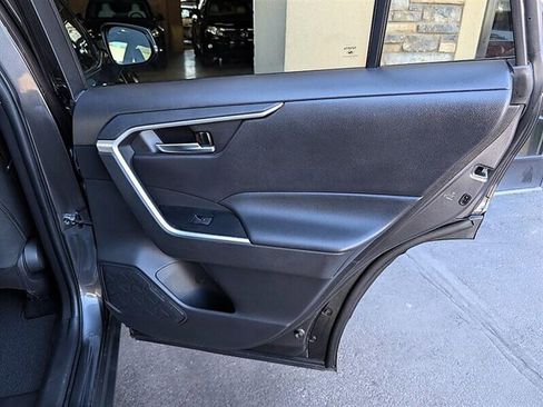 Used 2022 Toyota RAV4 XLE w/ Convenience Package image 28