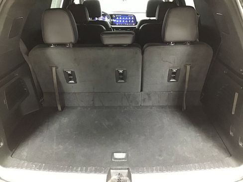 Used 2025 Chevrolet Traverse LT image 30