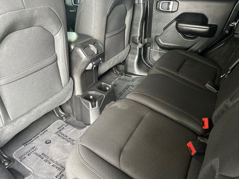 Used 2019 Jeep Wrangler Unlimited Sport S AWD/4WD image 11