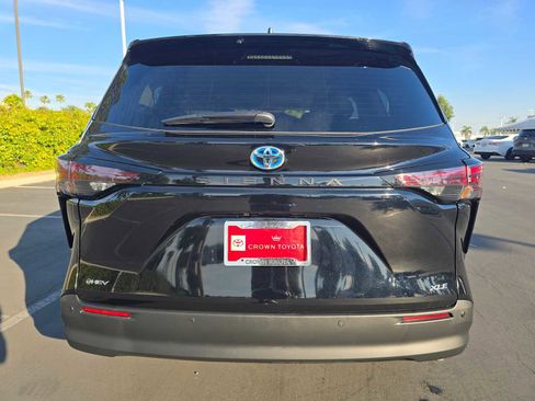 Used 2025 Toyota Sienna XLE image 15