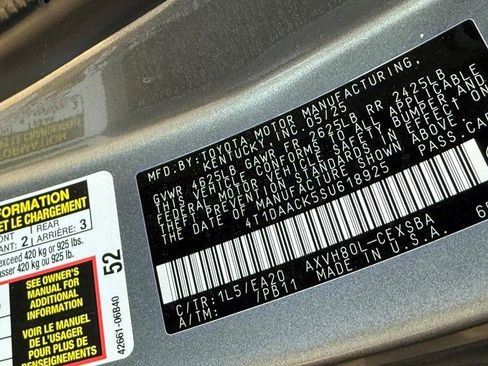 Used 2025 Toyota Camry SE image 32