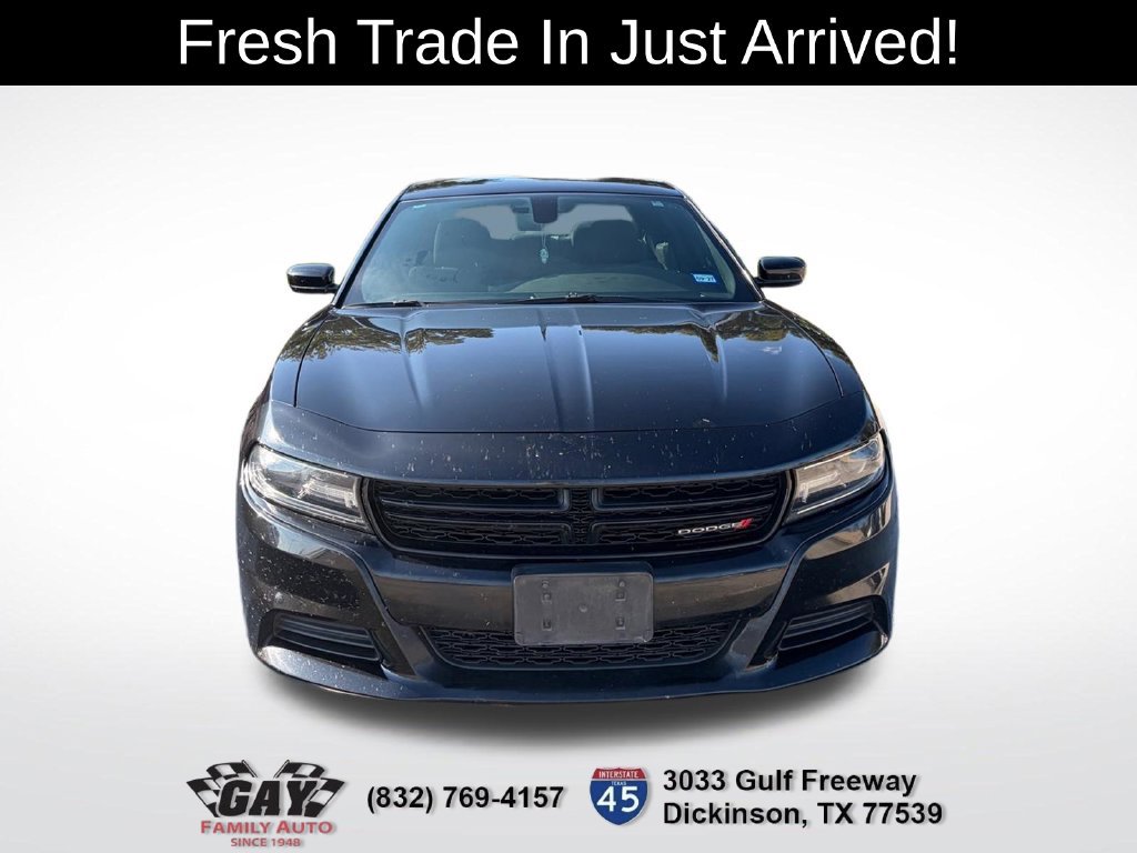 Used 2019 Dodge Charger SXT w/ Blacktop Package RWD image 2
