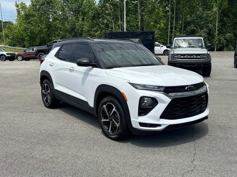 Used 2022 Chevrolet TrailBlazer RS FWD image 2