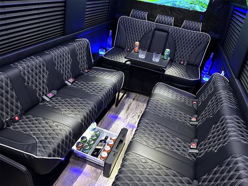 Used 2024 Mercedes-Benz Sprinter 3500 image 18