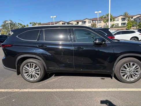 Used 2024 Toyota Highlander Platinum AWD/4WD image 6