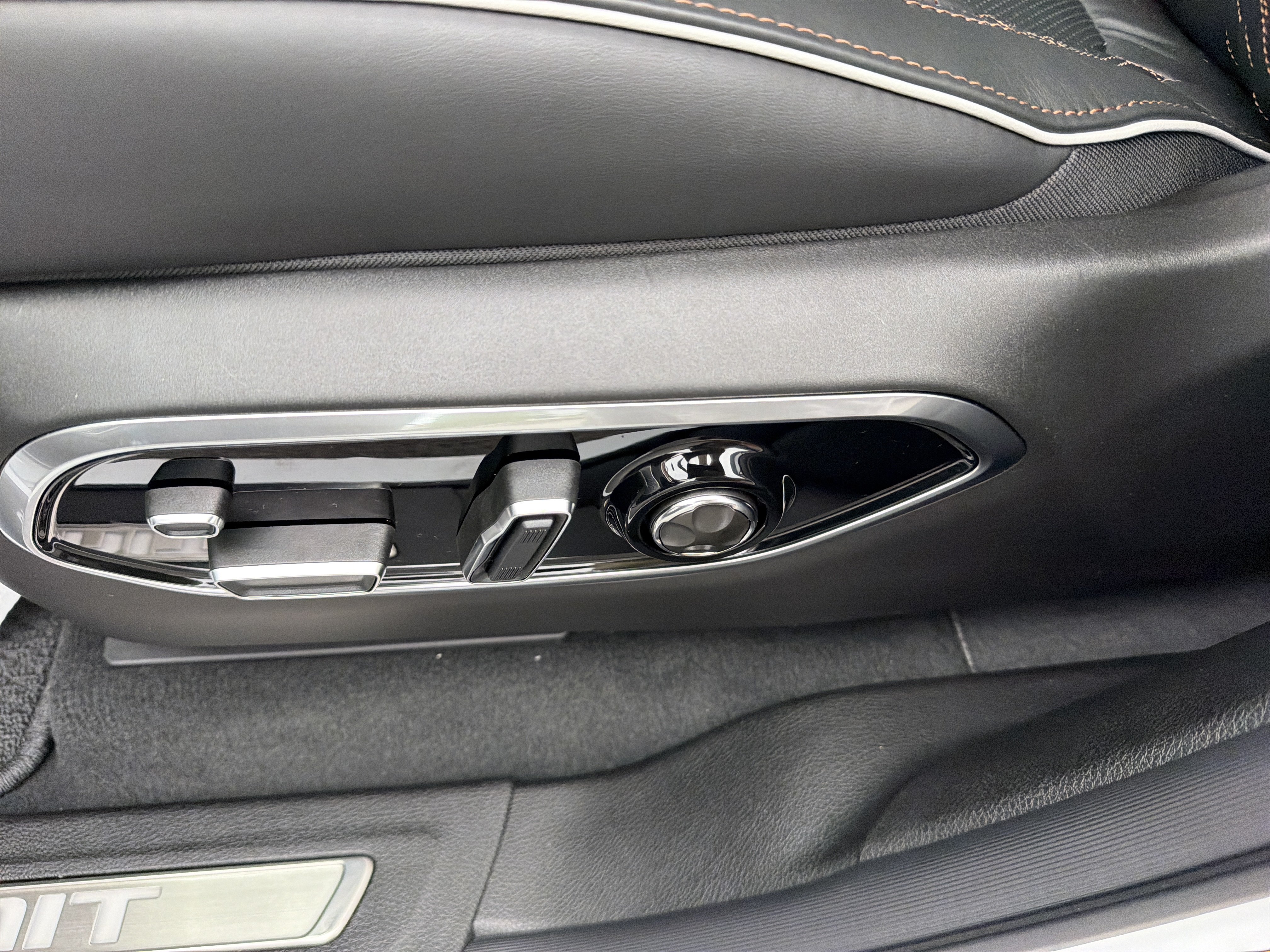 New 2027 Jeep Grand Cherokee Summit AWD/4WD image 18